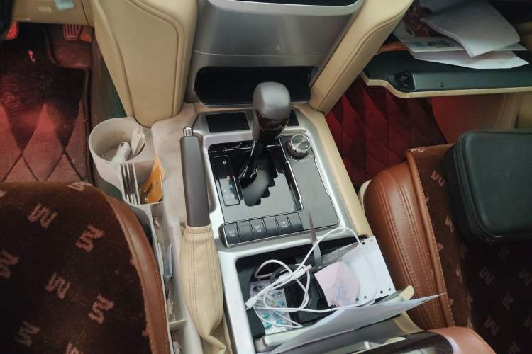 Used Toyota Land Cruiser 2015 4.0L V6 Middle East Low-Trim Version Gear Lever