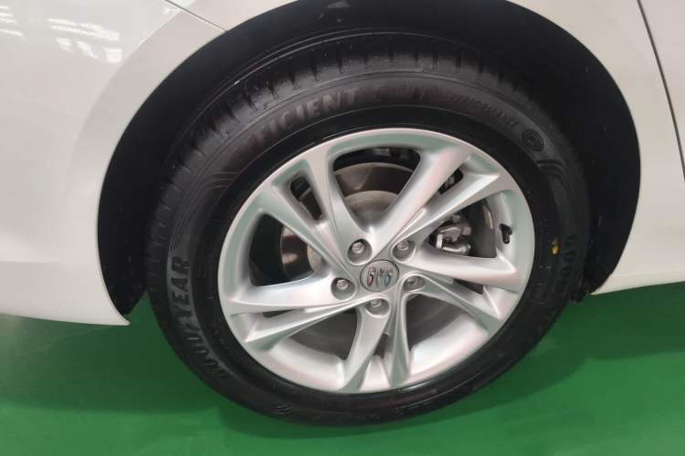 Used Buick Regal 2024 25T Deluxe Edition Right Rear Wheel Hub