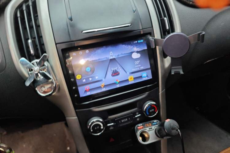 Used Baojun 610 2014 CROSS 1.5L Automatic Comfort Model Audio And AC Panel