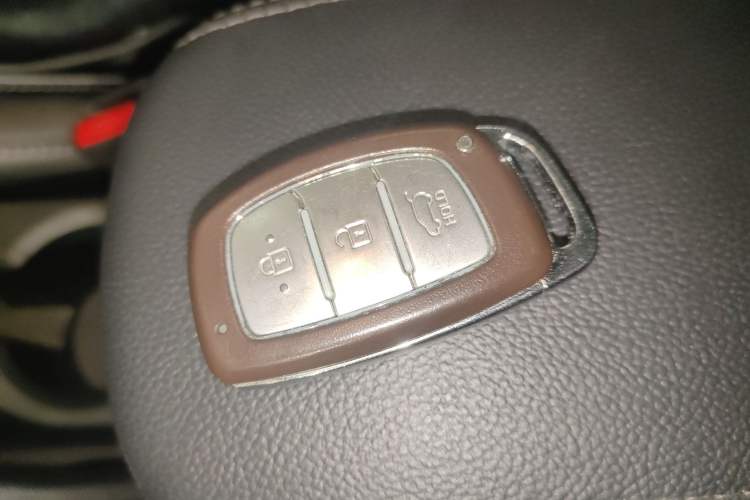 Used Hyundai ix25 2015 1.6L Automatic Two-Wheel-Drive Deluxe DLX Model