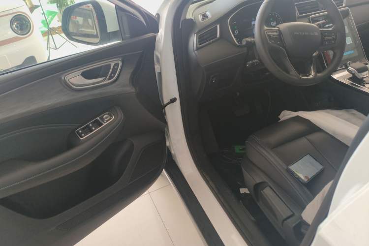 Used Roewe RX5 2025 PLUS 330TGI Automatic Trendsetting Smart Edition Interior 3