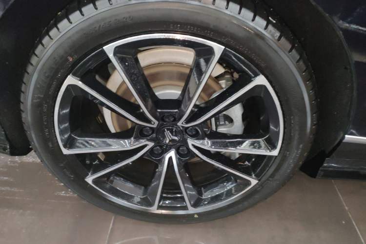 Used VOYAH PASSION 2024 PHEV Four-Wheel Drive Ultra-Long Range Flagship Model Exterior 5