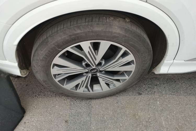 Used Audi Q4 e-tron 2022 40 e-tron Adventure Edition Right Rear Wheel Hub