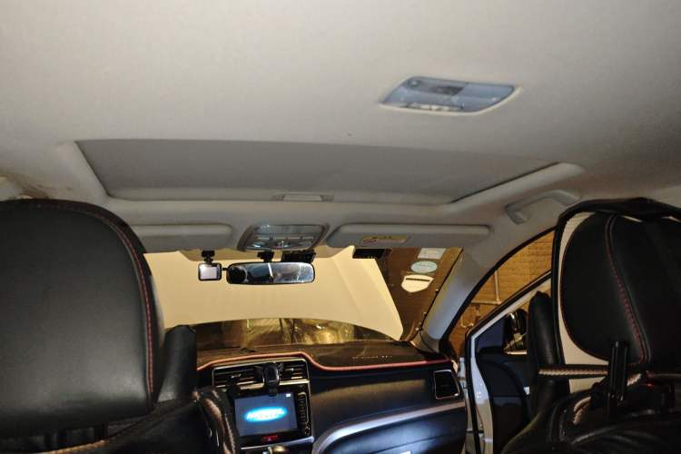 Used Haval H6 2016 Upgraded Model 1.5T Automatic Two-Wheel Drive Prestige Version
