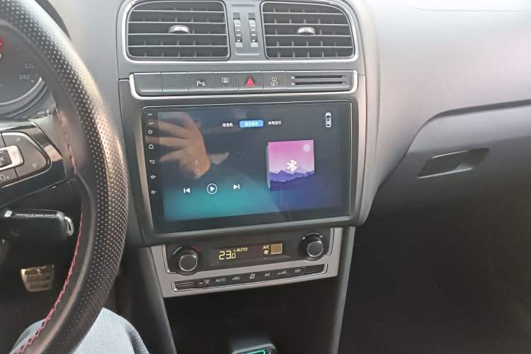 Used Volkswagen Polo 2014 1.6L Cross Polo Manual Audio And AC Panel