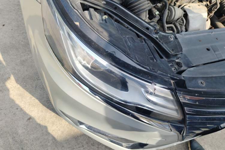 Used Roewe i6 New Energy 2017 45T Hybrid Connect & Smart Enjoyment Edition Right Front Headlight