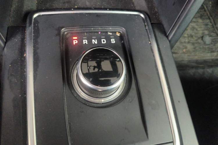 Used Land Rover Discovery Sport 2018 240 PS PURE Edition Gear Lever