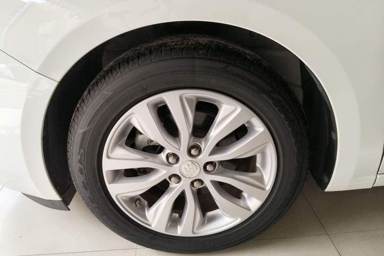 Used Buick GT 2021 Revised Version Flagship 1.5L Automatic Elite Edition Left Front Wheel Hub