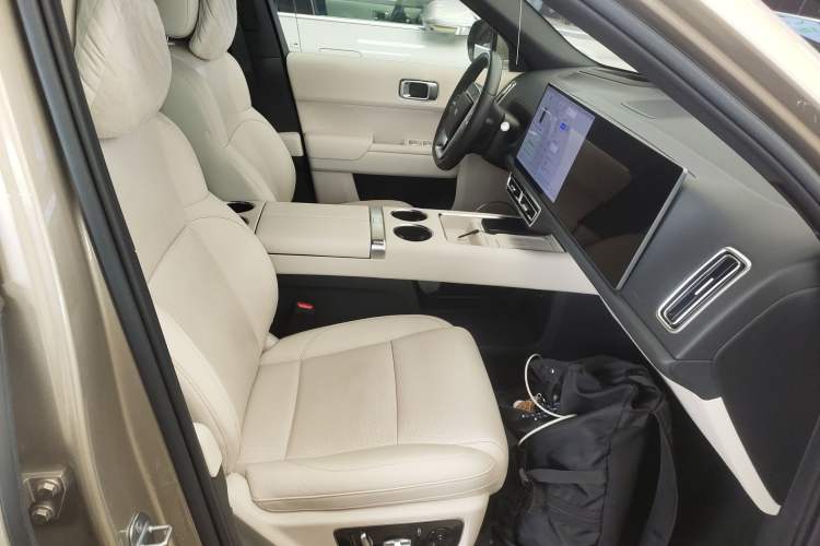 Used Li Auto L8 2024 Ultra Model
