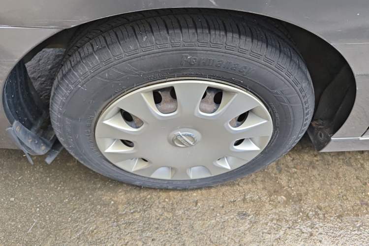 Used Nissan Sylphy 2012 Classic 1.6XE Automatic Comfort Edition Exterior 5