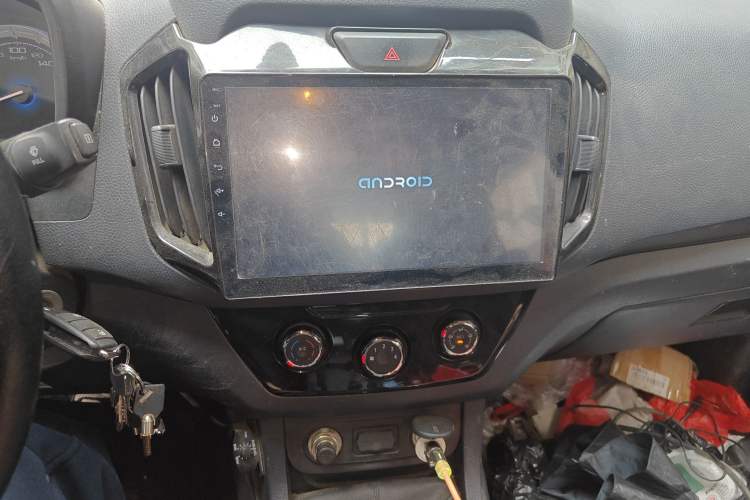 Used Isuzu JLM 2018 2.5T Four-Wheel Drive Diesel Luxury Version with Extended Cargo Bed JE4D25Q5A