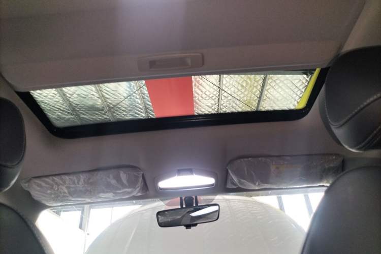 Used Geely Auto Emgrand 2023 4th Generation Champion Edition 1.5L CVT Prestige Model Headliner