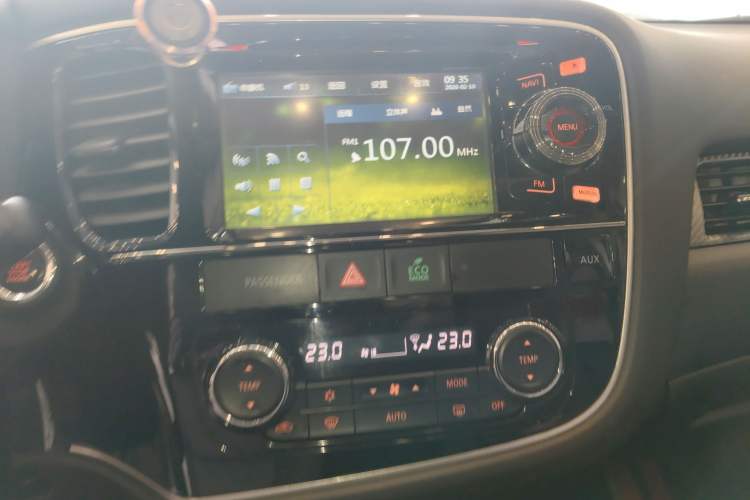 Used Mitsubishi Outlander (Import) 2014 2.4L 4x4 Deluxe Value Edition 7 Seats
