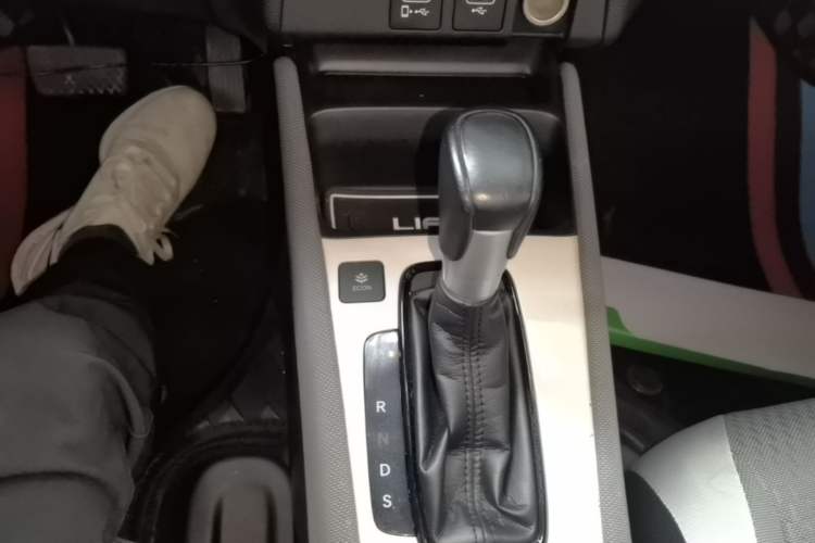 Used Honda LIFE 2021 1.5L CVT CRO-SS Fun Edition Gear Lever