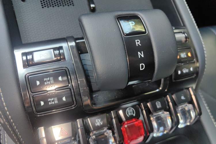 Used Formula Leopard 5 2023 Navigator Edition
