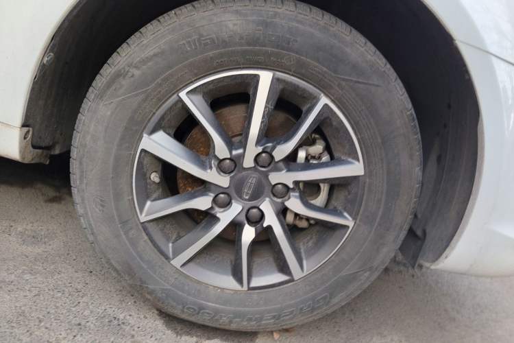 Used Geely Auto Emgrand 2019 Leading Edition 1.5L CVT Luxury Model China VI Standard Right Front Wheel Hub