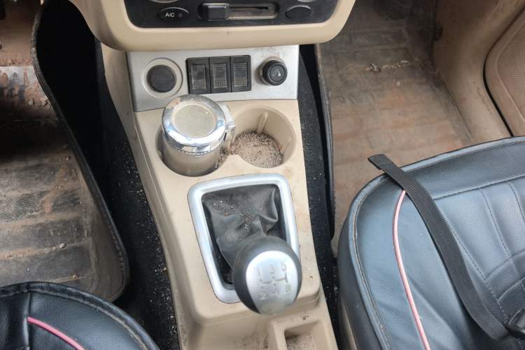 Used Dongfeng Fengon 330 2016 1.5L Manual Enjoyment Model DK15