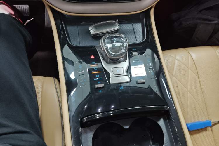 Used Denza D9 2022 DM-i 970 Four-Wheel Drive Prestige Model