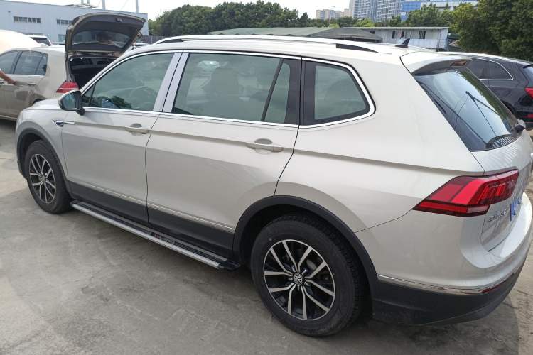 Used Volkswagen Tiguan L 2018 330TSI Automatic Two-Wheel Drive Luxury Edition
