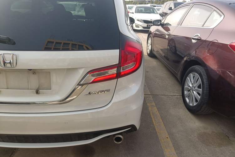 Used Honda Jade 2017 1.8L automatic Comfort version 5 seats
