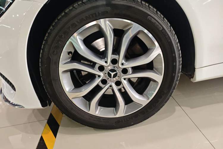 Used Mercedes-Benz C-Class 2017 Restyled C 180 L Fashion Edition Sport Version Left Front Wheel Hub