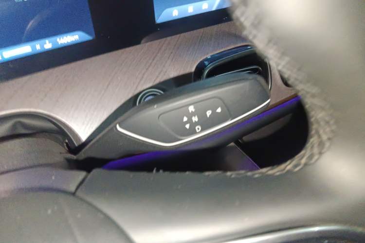 Used Chery Tiggo 9 2025 2.0T Automatic Two-Wheel Drive Luxury Edition 5 Seats
