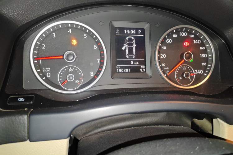 Used Volkswagen Tiguan 2010 1.8TSI Automatic All-Wheel-Drive Elite Edition Odometer Close Up
