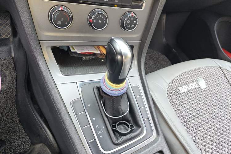 Used Volkswagen Golf 2014 1.6L Automatic Fashion Model Gear Lever
