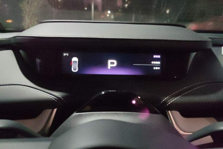 Used Xiaomi Auto SU7 2024 Four-Wheel Drive Ultra-Long Range Advanced Intelligent Driving Max Edition
