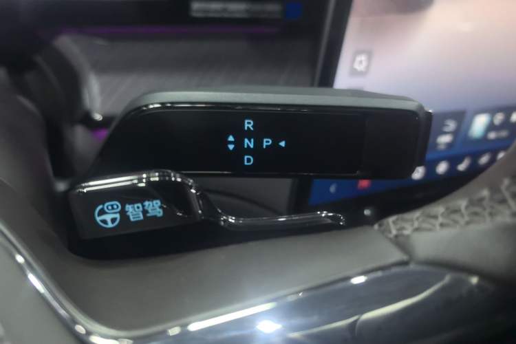 Used Denza Z9 2024 1100 km Four-Wheel Drive Max Version