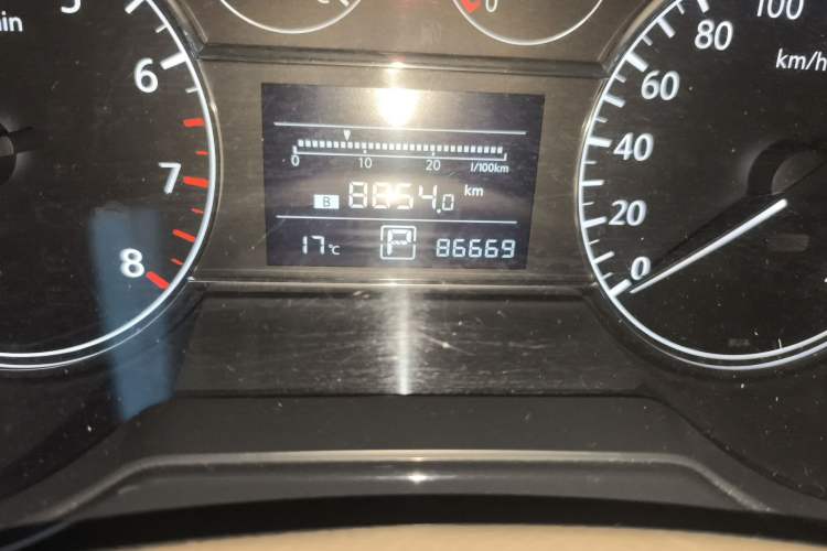 Used Nissan Tiida 2014 1.6L CVT Smart Model Odometer Close Up