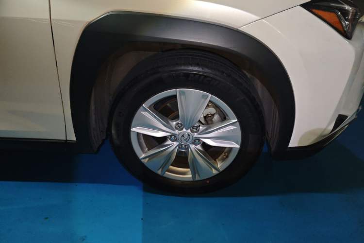 Used Lexus UX 2019 260h Explore-Cool Edition China V Standard Right Front Wheel Hub