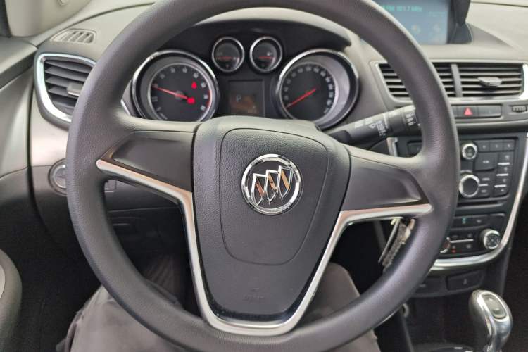 Used Buick Encore 2015 1.4T Automatic Two-Wheel Drive Urban Elite Version Steering Wheel