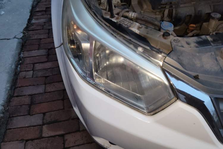 Used Venucia R50 2013 1.6L Manual Luxury Edition Right Front Headlight