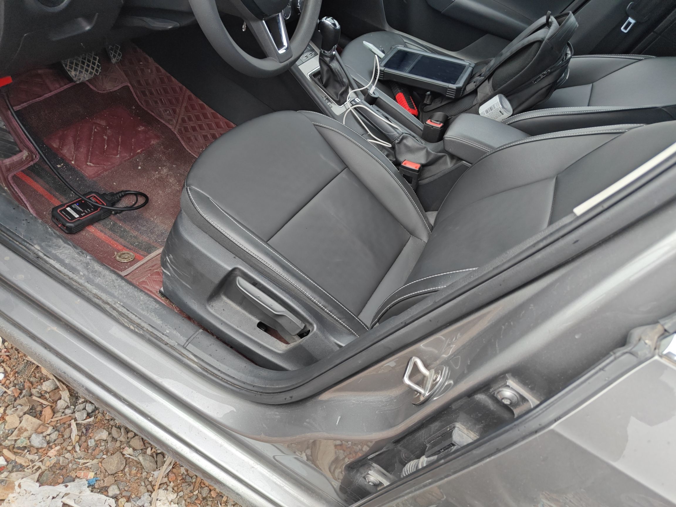 Переднее сиденье в автомобиле