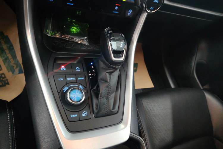 Used Toyota Wildlander 2020 2.0L CVT Four-Wheel Drive Premium Edition Gear Lever