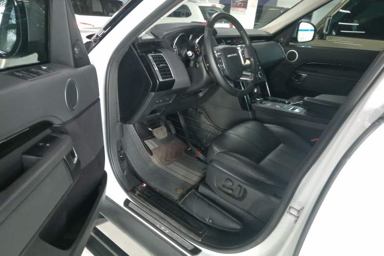 Used Land Rover Discovery 2018 2.0T SE
