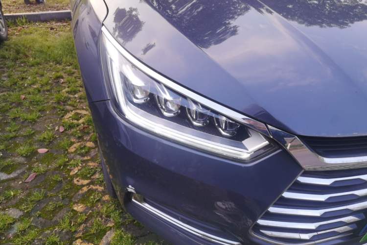 Used BYD Song 2021 Classic Edition 1.5T Automatic Elite Model Right Front Headlight