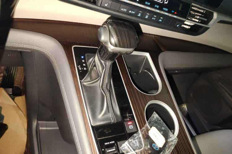 Used Toyota SIENNA 2021 2.5L Hybrid Luxury Edition Gear Lever