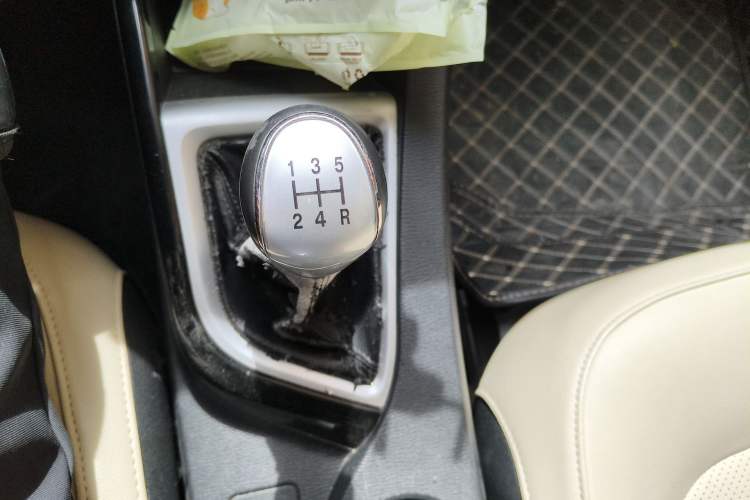 Used CHANGAN Alsvin V7 2015 1.6L Manual Enjoyment Model China IV Standard Gear Lever