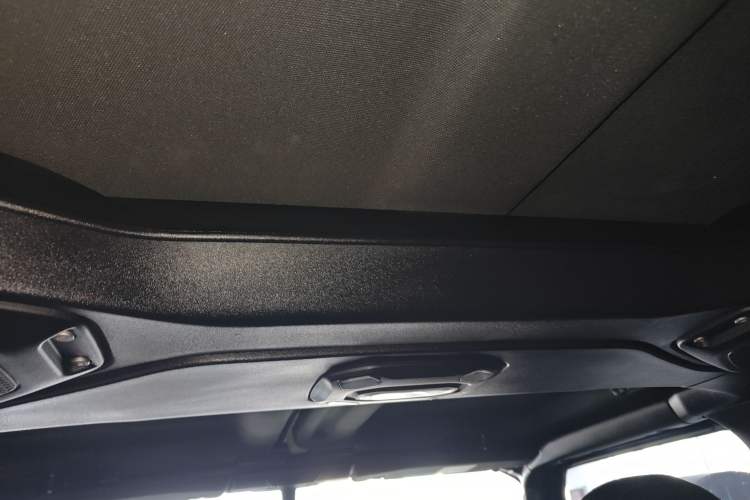 Used Jeep Wrangler 2018 2.0T Sahara Four-Door Edition
