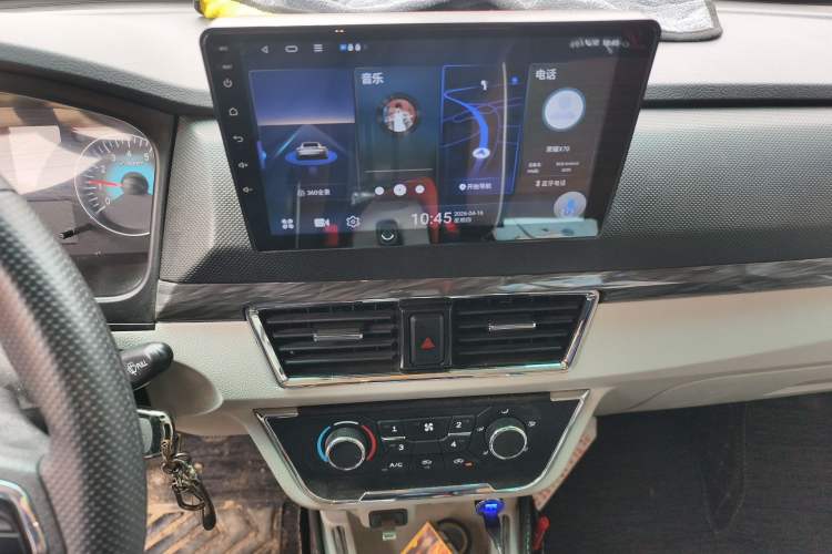 Used Jinbei Hiace X30 2024 1.5L Wealthy Van Model 2/5 Seats with Front-Mounted Air Conditioning Audio And AC Panel