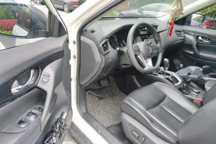 Used Nissan X-Trail 2017 2.5L CVT Leading Edition 4WD Driver Seat