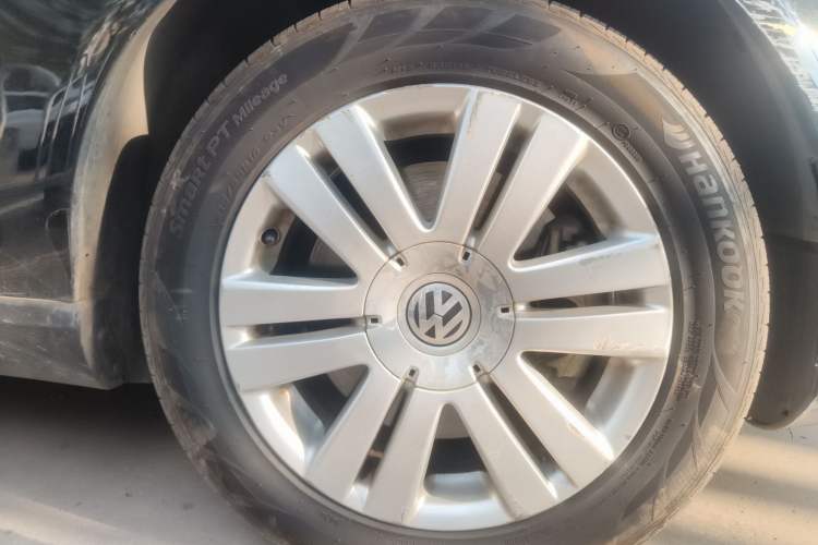 Used Volkswagen Magotan 2009 2.0 TSI DSG Luxury Version Right Front Wheel Hub