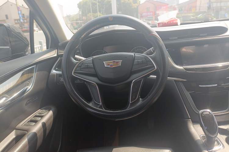 Used Cadillac XT5 2018 25T Luxury Model