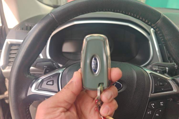 Used Ford Edge 2018 EcoBoost 245 Four-Wheel Drive Titanium 7-Seater Vehicle Key