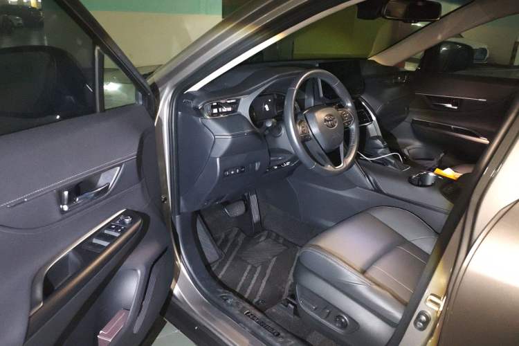 Used Toyota Harrier 2023 Dual-Engine 2.5L CVT Two-Wheel Drive Luxury Edition Driver Seat