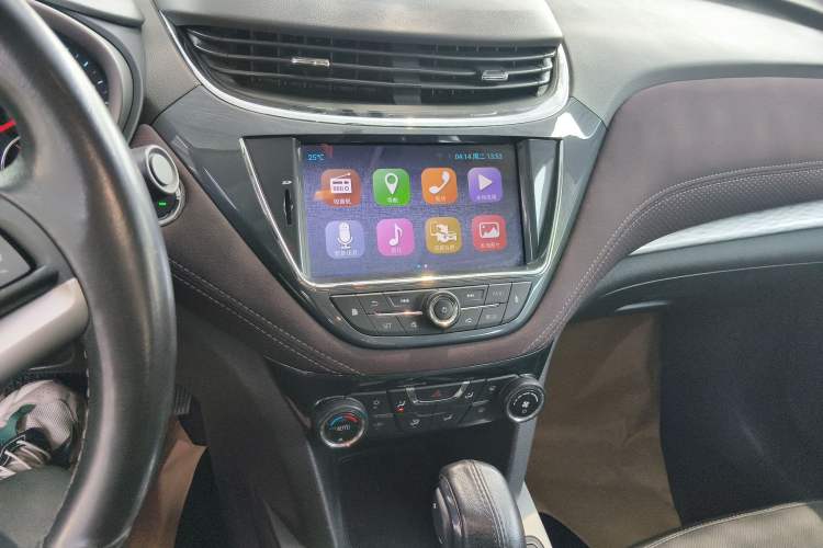 Used Chevrolet Malibu 2017 1.5T Automatic Luxury Edition Audio And AC Panel