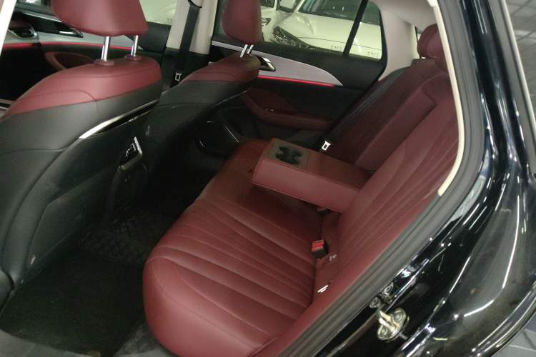 Used Hongqi H5 2025 2.0T Automatic Flag Edition – 500 000 Units Commemorative Version Left Rear Seat