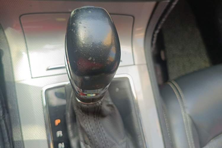 Used Roewe RX5 2016 20T Two-Wheel Drive Automatic Internet Smart Edition
